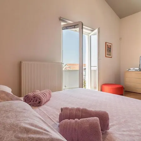 5 Bedroombeautiful In プーラ