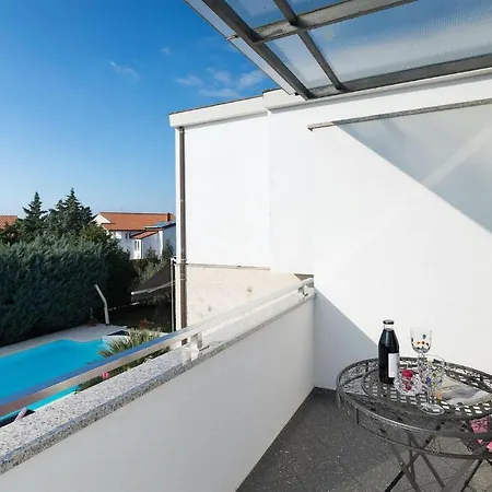 Nyaraló 5 Bedroombeautiful In Póla